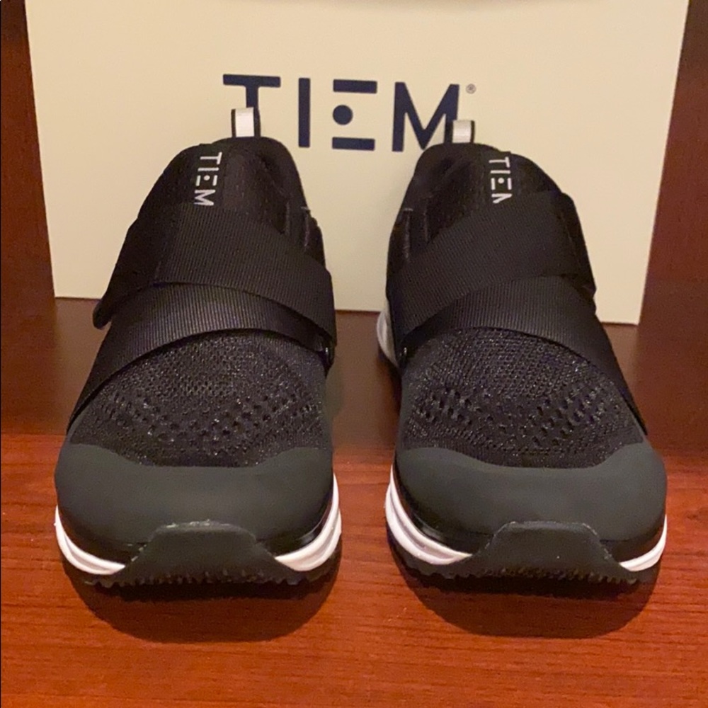 TIEM Cycling shoes with clip. Like new. Wore once.